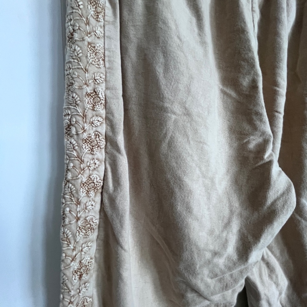 Solitaire Beige Floral Embroidered stonewash SweatPants size large - Picture 9 of 10